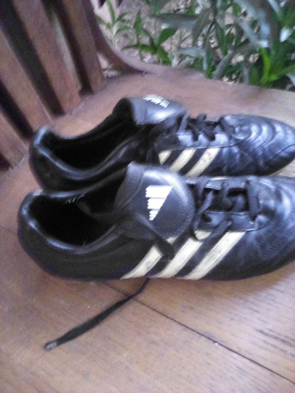 Adidas Woman's Leather Soccer/Baseball/Football Cleats .Size 9.5M.